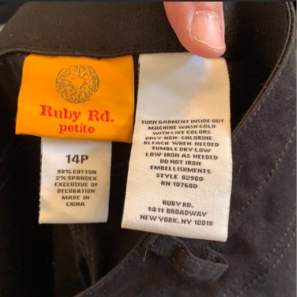 Ruby Rd Black Jean Capri - Picture 3 of 3